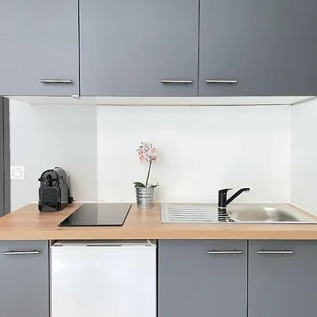1601B - Studio Near Champs Elysees דירה