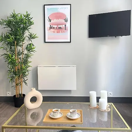1601B - Studio Near Champs Elysees דירה *
