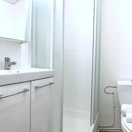 1601B - Studio Near Champs Elysees *