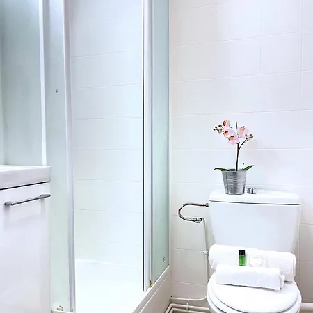 1601B - Studio Near Champs Elysees * פריז