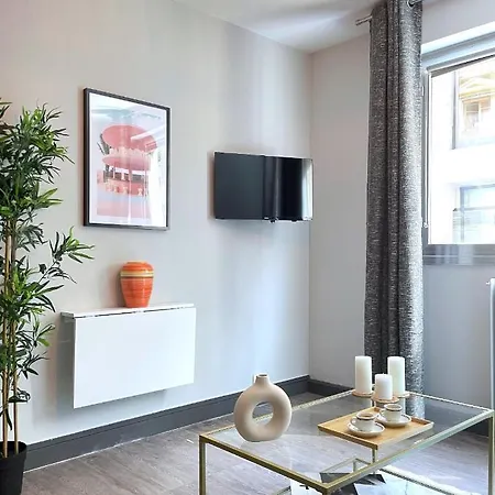 1601B - Studio Near Champs Elysees * פריז